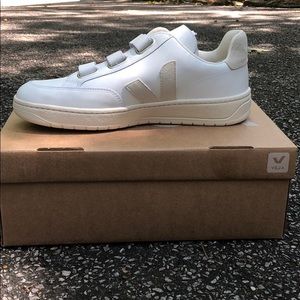 Veja V-Lock Leather Extra White Natural Sneakers